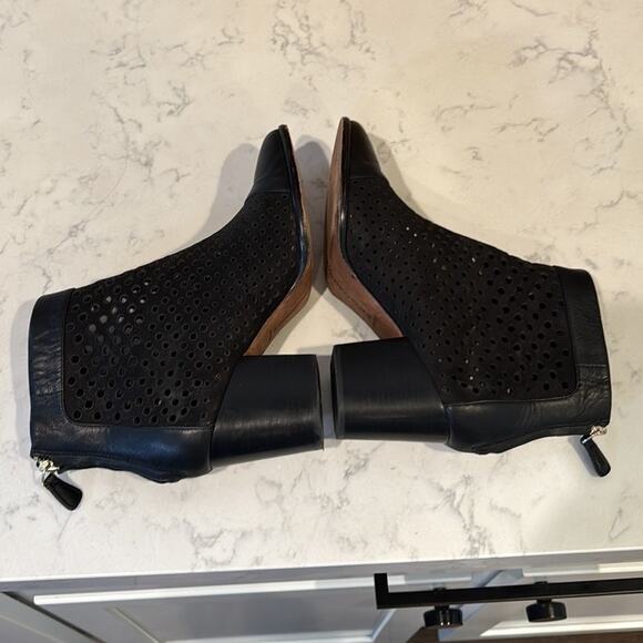 Rebecca Minkoff Bedford Perforated Ankle Boots black size 8 leather bootie - Picture 7 of 9